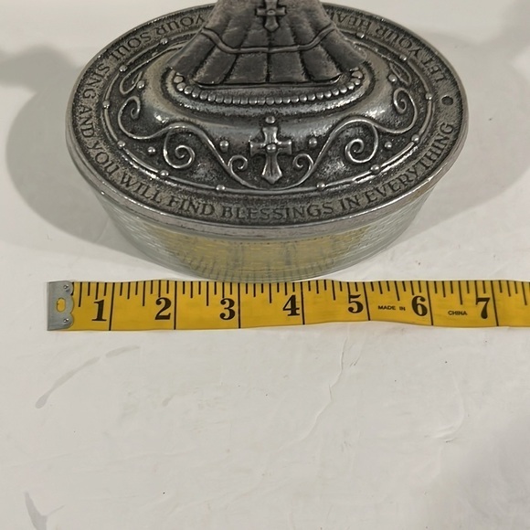 Silver medal and glass angle praying basket weave glass trinket box - Picture 8 of 9